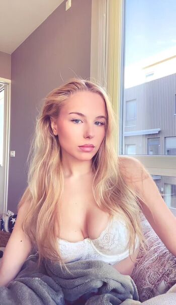 Full leaked Sagafrost private onlyfans photo