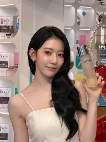 Sakura Miyawaki 宮脇 咲良