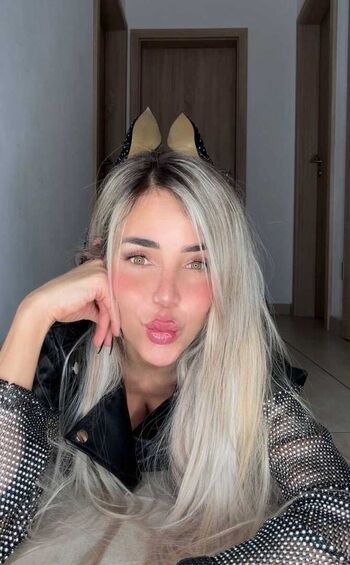 Full leaked Sandyleinof private onlyfans photo