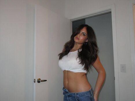 Sarabella Harris