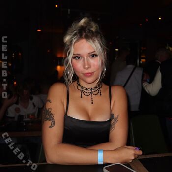 Sarahtoninx9_