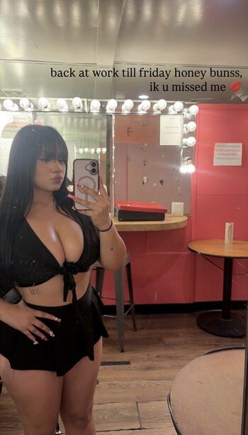 Full leaked Saucyysuzzy private onlyfans photo