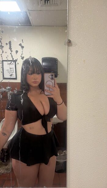 Full leaked Saucyysuzzy private onlyfans photo