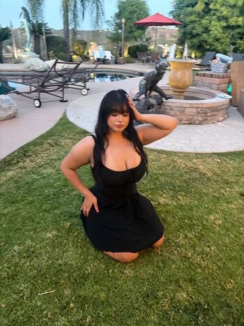 Full leaked Saucyysuzzy private onlyfans photo