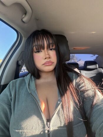 Full leaked Saucyysuzzy private onlyfans photo
