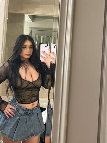 Full leaked Saucyysuzzy private onlyfans photo