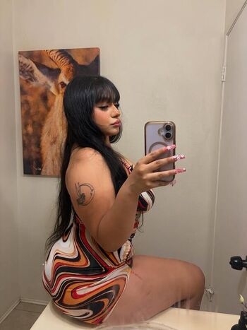 Full leaked Saucyysuzzy private onlyfans photo