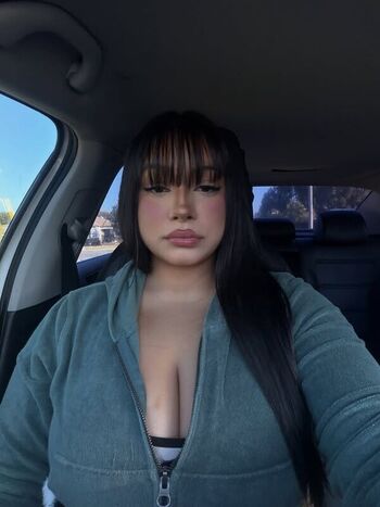 Full leaked Saucyysuzzy private onlyfans photo