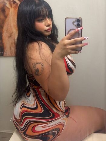 Full leaked Saucyysuzzy private onlyfans photo
