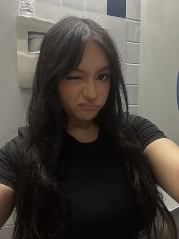 Full leaked Saucyysuzzy private onlyfans photo