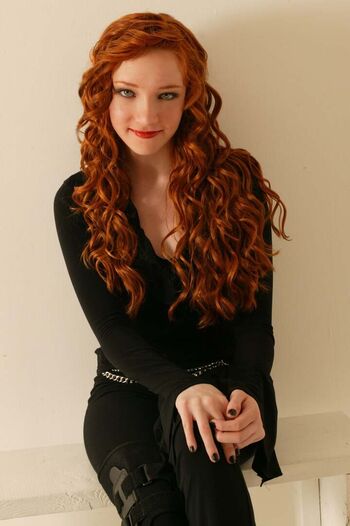 Scarlett Pomers