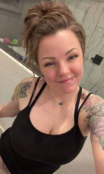 Full leaked Schatzie private onlyfans photo