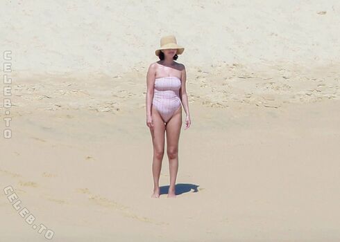Full leaked Selena gomez page private onlyfans photo