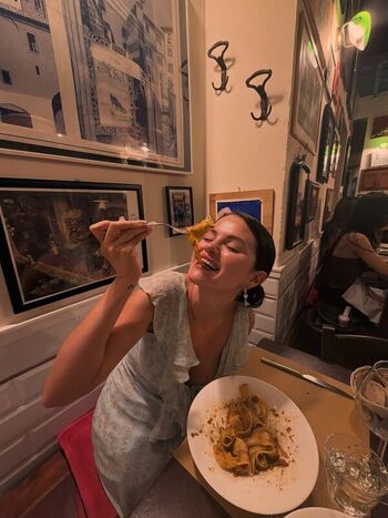 Full leaked Selena gomez page private onlyfans photo