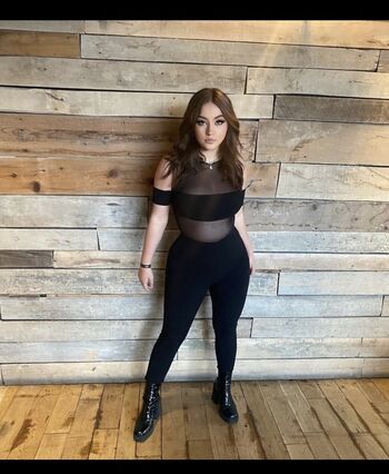 Full leaked Serotoni private onlyfans photo