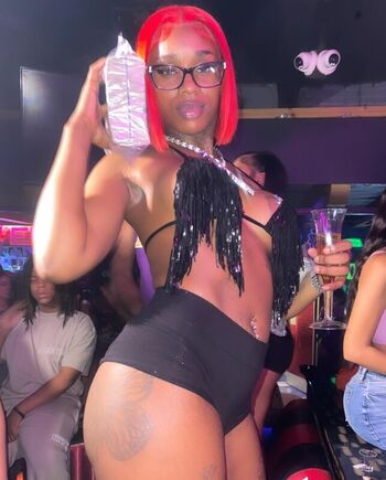 Full leaked Sexxy red  page private onlyfans photo
