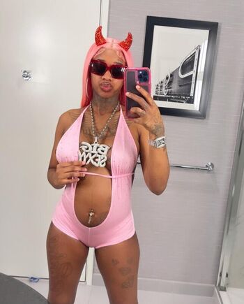 Full leaked Sexxy red  page private onlyfans photo