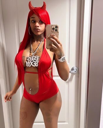 Full leaked Sexxy red  page private onlyfans photo