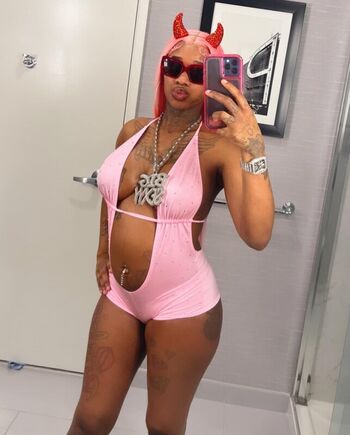 Full leaked Sexxy red private onlyfans photo