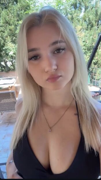 Full leaked Sexy young mom private onlyfans photo