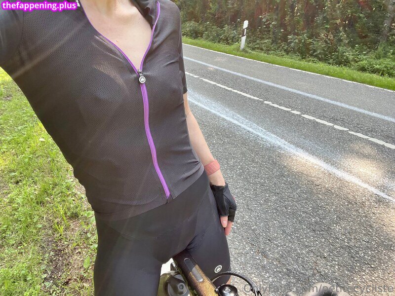  / MistressHelvete / sexycyclist / sexycycliste Meztelen OnlyFans Fotó #5