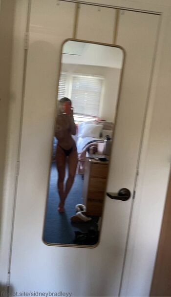 Full leaked Sidneybradleyy page private onlyfans photo