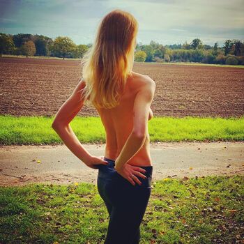 Full leaked Skinnysonja private onlyfans photo