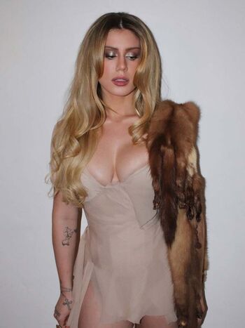 Full leaked Slayyyter private onlyfans photo