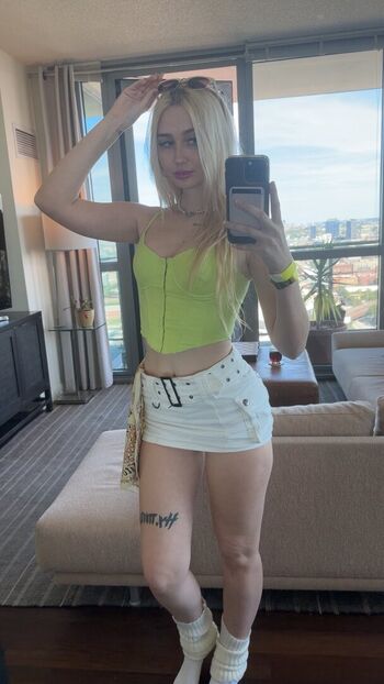 Full leaked Snuzu private onlyfans photo