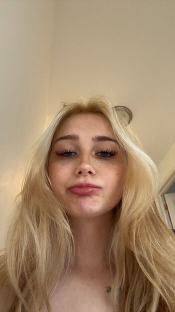 Full leaked Snuzu private onlyfans photo