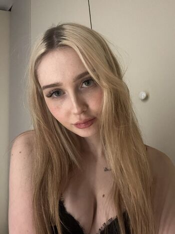 Full leaked Snuzu private onlyfans photo
