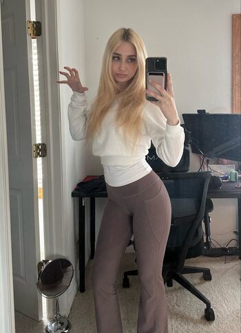 Full leaked Snuzu private onlyfans photo