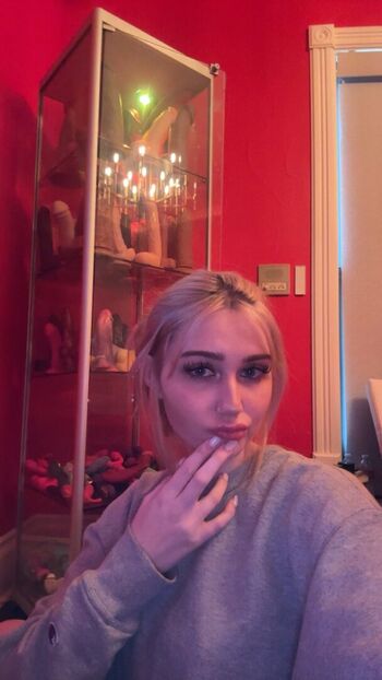 Full leaked Snuzu private onlyfans photo