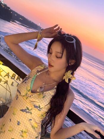 Full leaked Song yuqi page private onlyfans photo