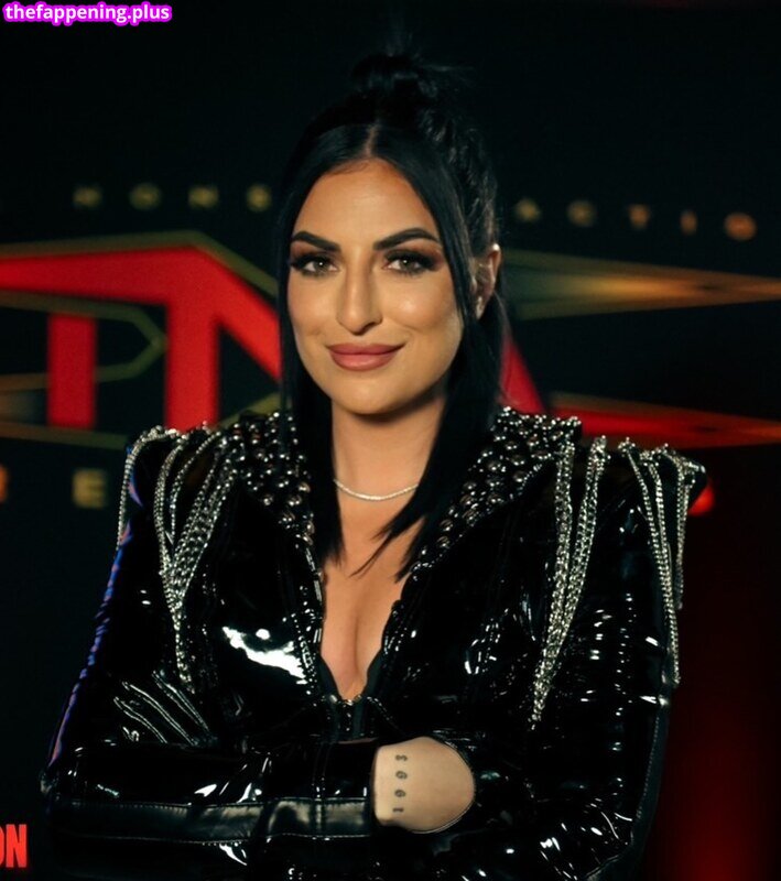 Sonya Deville
