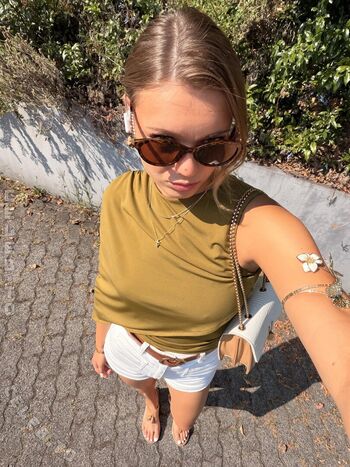 Full leaked Sophiawestend private onlyfans photo