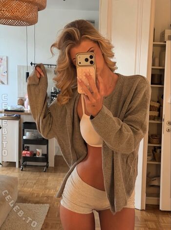 Full leaked Sophie charlott private onlyfans photo