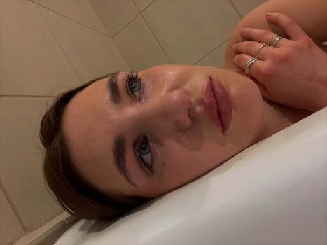 Full leaked Sophie nelisse private onlyfans photo