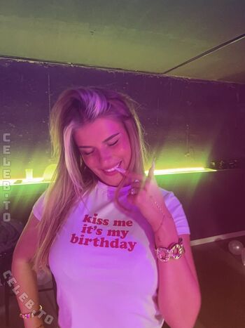 Full leaked Sophie schnur private onlyfans photo