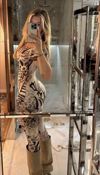 Full leaked Sophie schnur private onlyfans photo