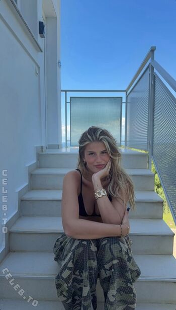 Full leaked Sophie schnur page private onlyfans photo