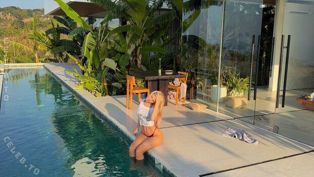 Full leaked Sophie schnur private onlyfans photo