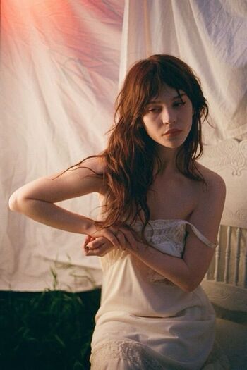 Full leaked Sophie thatcher private onlyfans photo