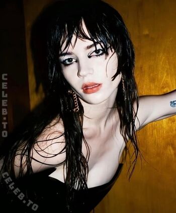 Full leaked Sophie thatcher page private onlyfans photo