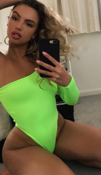 Full leaked Sophielincolnx private onlyfans photo