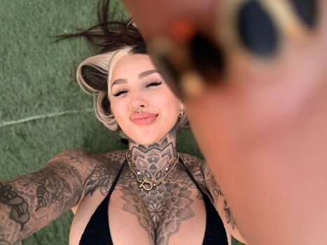 Split_tongue_bri