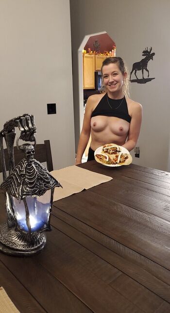 Full leaked Spookyrunnergirl private onlyfans photo