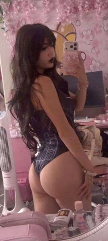 Full leaked Strawbarizz private onlyfans photo