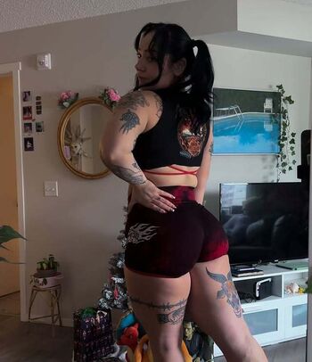 Strong AND Curvy Women