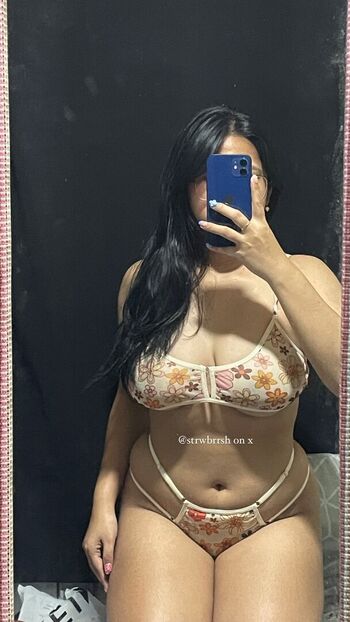 Full leaked Strwbrrsh private onlyfans photo